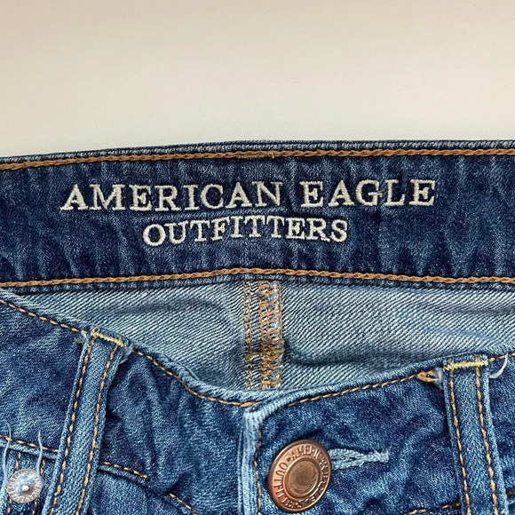 American Eagle Medium Wash Button Fly Destructed Tomgirl Jeans 2 X-long Women’s - Picture 11 of 13